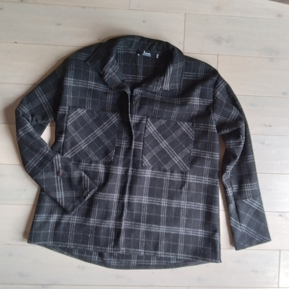 Wool Overshirt/Shacket - BLACK and GREY PLAID -  Made in Québec - Picture 6 of 10